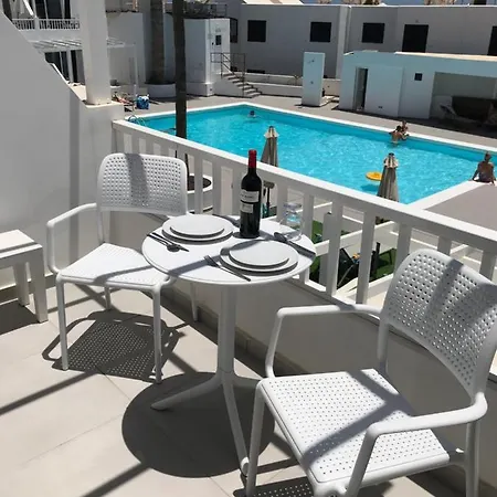 Beautiful 1 Bed Apt First Floor With Air Con & Free Wifi Atlantic View Apt 11a Appartamento Puerto del Carmen (Lanzarote)